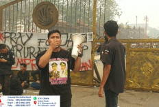 Unjuk Rasa Soal Karhutla, Pagar Kantor Gubernur Jambi Rusak