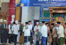 Wabup Merangin Salat Id di Masjid Baitul Makmur, Ajak Masyarakat Teladani Semangat Berkurban 