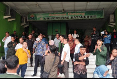 Mahasiswa dan Alumni UNBARI Antarkan Pj. Rektor Kembali Berkantor, Tolak Premanisme di Kampus
