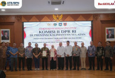 Serahkan Sertifikat Aset BMD dan BUMD Pemprov Kalsel, Wamen Ossy: Perkuat Kepastian Hukum Aset Daerah