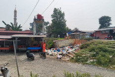 Pengunjung Pasar Tanjung Bungur Tebo Keluhkan Tumpukan Sampah, Keluarkan Bau Tak Sedap