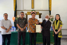 Kantor Pertanahan Kota Jambi Serahkan Sertipikat Rumah Ibadah GKSBS Pal Merah