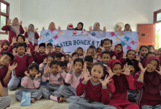 Siswa Dari Dua Desa di Geragai Antusias Menyaksikan Teater Boneka Tangan yang Digelar SKK Migas-PetroChina