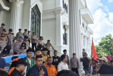 May Day! Buruh Turun ke Jalan, Pemprov Janji Tindaklanjuti Semua Tuntutan                               
