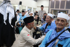 Sambut Kepulangan Jemaah Haji Jambi, Menteri Haji Akui Layanan Kesehatan Masih Lemah