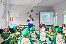 Tanamkan Budaya #Cari_Aman Sejak Dini, Sinsen Bagikan Helm di Hari Anak Nasional 2026
