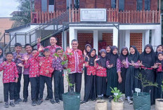 Bangun Kesadaran Lingkungan, SKK Migas PetroChina Ajak Pelajar Desa Pandan Jaya dan Pandan Makmur Kelola Kebun