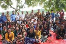 Bupati Merangin Ingin Warga SAD Berkembang, Salurkan Bantuan Keramba dan Jaringan Listrik 