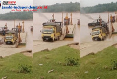 Truk Gagal Nanjak di Dermaga PT Makin Grup! Beko Loader Terguling ke Sungai Batanghari, 1 Orang Tewas