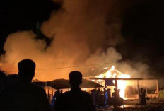 Ditinggal Tarawih, Dua Rumah di Lambur Tanjab Timur Ludes Dilalap Api! Kerugian Capai Rp250 Juta