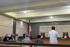 Bacakan Pembelaan, Tiga Terdakwa Kasus Korupsi PDAM Tirta Mayang Menangis Tersedu Minta Dibebaskan