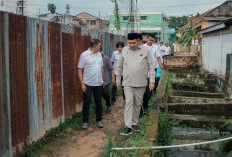 Respon Cepat! Usai Reses, Kemas Faried Tinjau Drainase Banjir di Solok Sipin Telanaipura