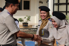Pacu Semangat Pelayanan, Kantor Pertanahan Kota Jambi Beri Pegawai Terbaik dengan Penghargaan Teladan