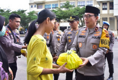Polda Jambi Turun ke Jalan! Ratusan Takjil & Sembako Dibagikan, Wakapolda Sapa Langsung Warga