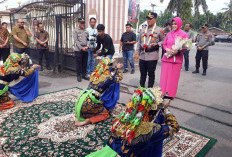 Penyambutan Kapolres Batang Hari AKBP Doni Aryanto dengan Tari Sekapur Sirih dan Pedang Pora