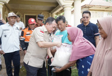 Tinjau Warga Selango Terdampak Banjir, Gubernur Al Haris Beri Motivasi dan Salurkan 1 Ton Beras