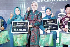 Bupati Batang Hari Award 2025: Zulva Fadhil Serahkan Trofi Sekaligus Semangat Ketangguhan
