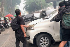 Massa Demo Karhutla Sempat Blokade Jalan Gubernur Jambi  ‎
