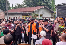 Tinjau Korban Kebakaran Cempaka Putih, Maulana-Diza Pastikan Bantuan Tanggap Darurat Terpenuhi