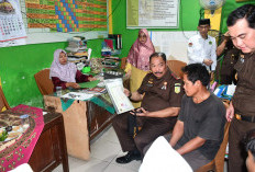 Pastikan Hak Pendidikan Tetap Terpenuhi, Kajati Jambi Lunasi Tunggakan Sekolah Dua Siswa Kurang Mampu