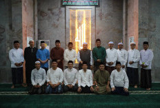 Bupati Anwar Sadat Laksanakan Tarawih Perdana Ramadhan 1447 H di Masjid Al Anwar Kuala Tungkal