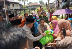 Gubernur Jambi Tinjau Korban Kebakaran di Tanjung Raden, Imbau Warga Waspada Api di Musim Kemarau